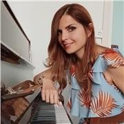 Docente, diplomata al conservatorio,con esperienza pluriennale nell'ambito dell'insegnamento, impartisco lezioni di pianoforte